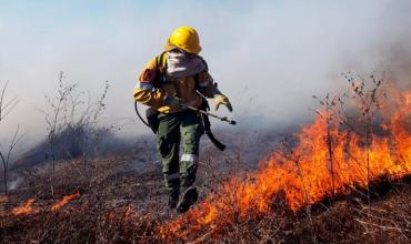 Cinco provincias continúan con focos activos de incendios forestales