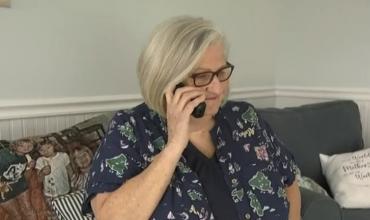 Intentó robar USD 8 mil a una jubilada con una estafa telefónica pero ella engañó al ladrón y lo entregó a la policía