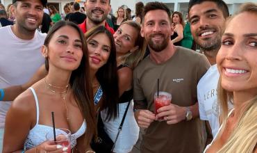 Mientras se define su posible llegada a River Plate, Luis Suárez salió a bailar por Ibiza con Lionel Messi y su grupo de amigos
