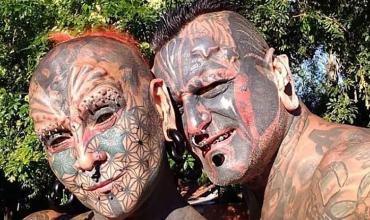 Tienen cientos de tatuajes y alcanzaron el récord Guinness: la historia de “la pareja más modificada del planeta”