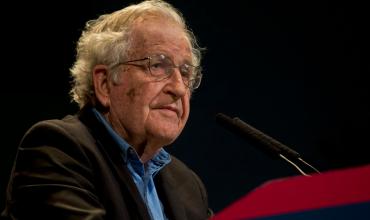 Chomsky, Mélenchon y 200 líderes mundiales a favor de la nueva Constitución chilena