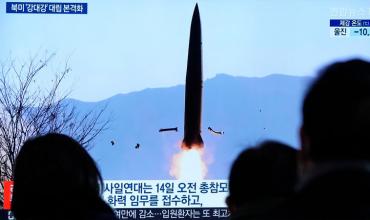Corea del Norte lanzó un misil en el mar de Japón a pocas horas del arribo de Kamala Harris