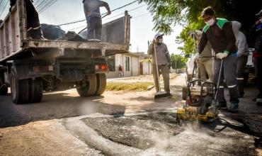 Destacan el avance del bacheo en las calles de la capital