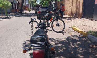 La Rioja: Fuerte choque entre una motocicleta y un taxi