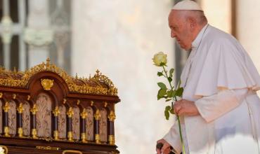 El Papa Francisco será operado hoy por un problema intestinal y quedará internado