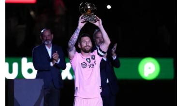 Messi celebró su octavo Balón de Oro para cerrar el año