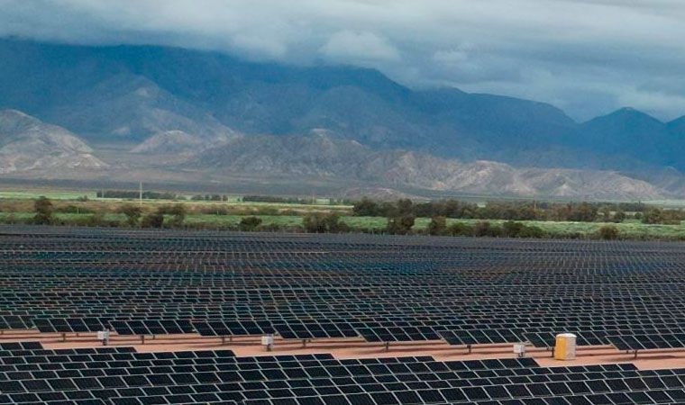Volkswagen y MSU firman contrato de abastecimiento de energia solar generada en el parque Las Lomas, de Chilecito,