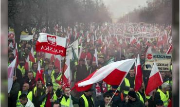 Los agricultores polacos bloquearon dos pasos fronterizos con Alemania