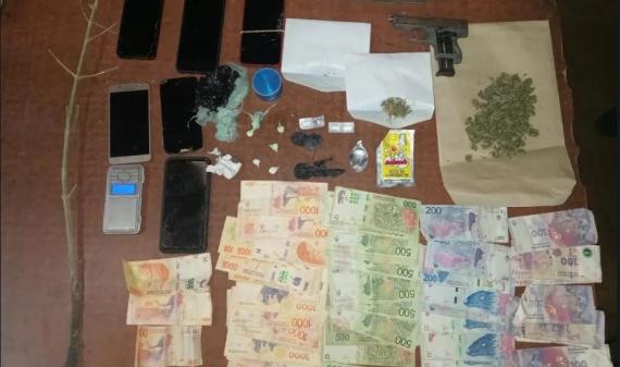La policía de la provincia y Gendarmería Nacional secuestraron estupefacientes, dinero en efectivo, elementos de valor, y detuvieron a 20 personas 