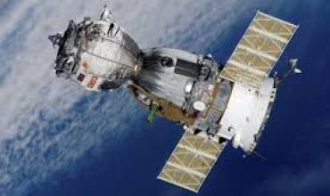 Un satélite ruso se rompió en el espacio dejando un centenar de escombros