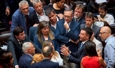 Jubilaciones: el bloque radical pierde cohesión y podría salvar el veto de Milei que frenó el aumento