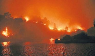 Incendios en Córdoba: 50 evacuados y casas reducidas a cenizas