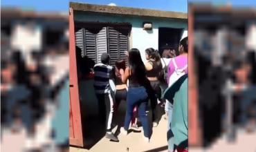 Córdoba: apedrearon la vivienda de una adolescente acusada de hacer bullying a una chica con discapacidad