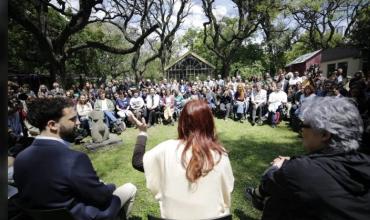 Lanzada a la campaña para presidir el PJ, Cristina Kirchner visitó la Universidad Nacional de las Artes