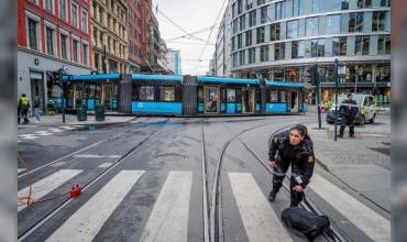 Suecia: Un tranvía descarriló y se empotró contra una tienda en Oslo. Hay cuatro heridos