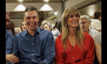 España: Sánchez vuelve a defender a su esposa tras la imputación de dos nuevos delitos