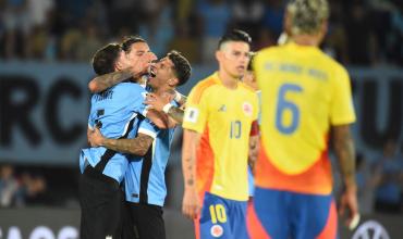 Agónico triunfo de Uruguay ante Colombia para meterse en la pelea