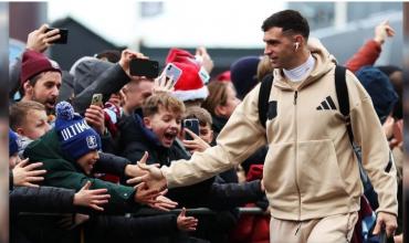 El Dibu Martínez y su conexión especial con los hinchas del Aston Villa