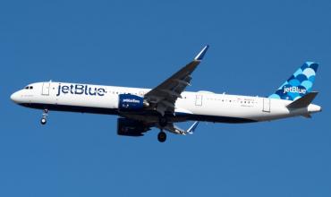 Estados Unidos multó con dos millones de dólares a la low cost JetBlue por los retrasos crónicos de sus vuelos