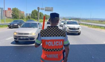 Córdoba: lo multaron por exceso de velocidad y se agarró a las piñas con los policías