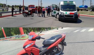 Cuatro personas resultaron heridas, tras caer de su moto frente al Parque de La Ciudad