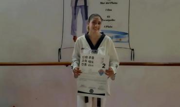 Es campeona nacional de Taekwondo y vende ensaladas de fruta en la Costa Atlántica para poder competir