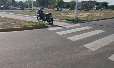 Motociclista hospitalizada tras caer en Av. Independencia y Chile