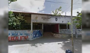 Violencia escolar en La Plata: dos alumnos de 14 y 15 años protagonizaron una brutal pelea