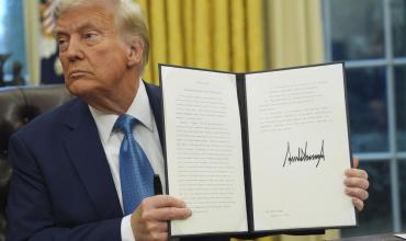 Donald Trump amenaza con imponer un arancel del 200 % a productos alcohólicos de la Unión Europea