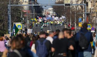 Hierve Belgrado con las protestas antigubernamentales