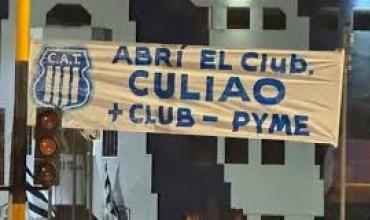 Fuerte mensaje de los hinchas de Talleres a Fassi tras la eliminación: “Más club, menos pyme”