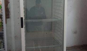 Secuestran una heladera en un local comercial por una causa de presunta defraudación