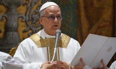 En su primera homilía, el papa León XIV citó palabras de Francisco y pidió tomar a Jesús como modelo