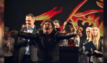  Javier Milei cuestionó al PRO en el cierre de campaña de Manuel Adorni: "Es el partido del Estado"
