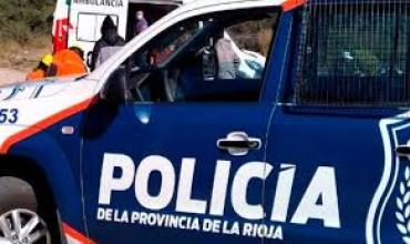 Una mujer policía fue agredida con un golpe cuando intentaba dispersar un disturbio en una carrera de caballos