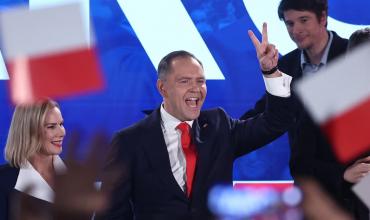 Karol Nawrocki asume la presidencia de Polonia tras una ajustada victoria electoral