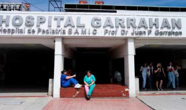 Residentes del Garrahan confirmaron que no cobraron el aumento de sueldo y que seguirán de paro