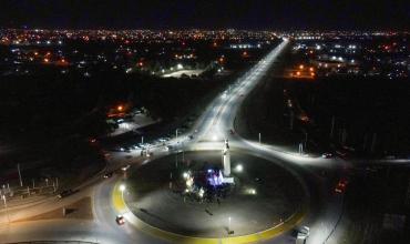 Ante la ausencia de Nación, la Provincia y el Municipio inauguraron nuevas luminarias en las rutas 38 y 75
