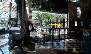 Clientes reclaman por cortes de luz y quedan encerrados en sucursal: ordenan indemnización a la empresa
