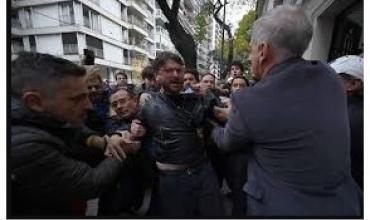 Detuvieron a Juan Grabois tras haber ocupado el Instituto Juan Domingo Perón