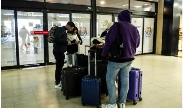 Mientras la clase media "está muy apretada y viaja menos", crece el turismo al exterior