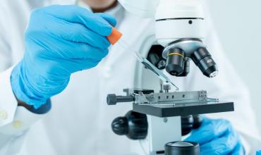 Argentina participa en ensayos clínicos de una innovadora terapia genética contra el cáncer