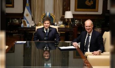 Milei recibió al presidente de ADEBA tras las acusaciones de Caputo