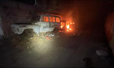 Se incendió un auto en estado de abandono en el barrio Ferroviario