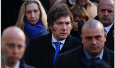 Milei recibió aplausos por su apoyo a Israel y el Juicio en Ausencia, pero también escuchó reclamos inesperados en el acto por la AMIA