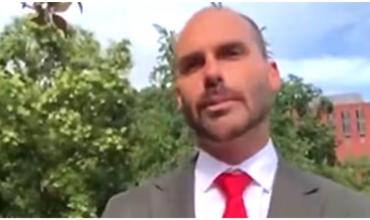 El rol clave del hijo de Bolsonaro “exiliado” en EE.UU. para lograr el controvertido apoyo de Trump a su padre