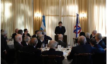 Milei volvió a cuestionar a los gobernadores y les pidió a los empresarios que "se arriesguen" a invertir