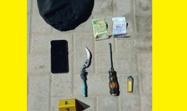 Detienen a un hombre tras robar luces exteriores en el barrio Altos del Sol