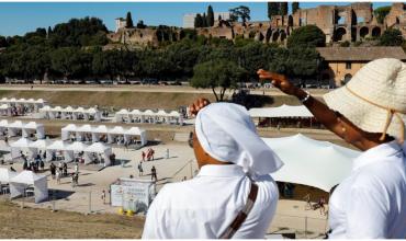 El histórico Circo Máximo de Roma se convirtió en un masivo confesionario de jóvenes