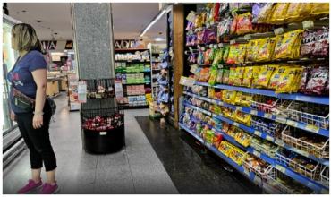 Tras el salto del dólar, llegan aumentos de precios a las góndolas pero los supermercados se resisten a aplicarlos